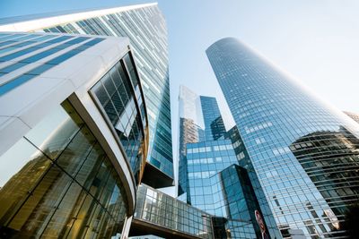 Is Bank of New York Stock Outperforming the Nasdaq?